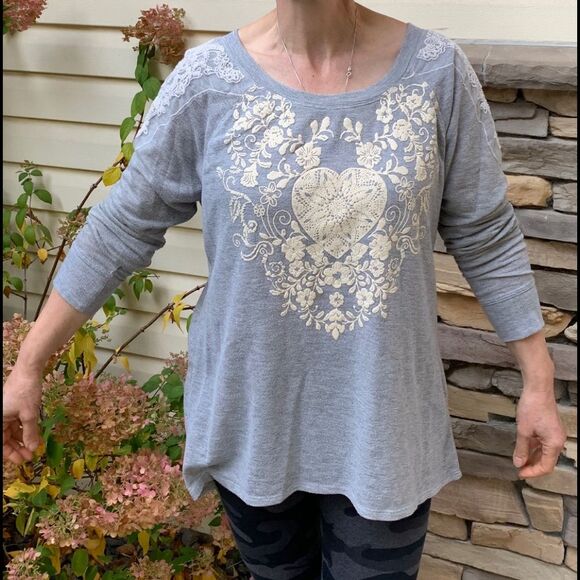 Style&Co gray/white embroidered chest/shoulders sweater,long sleeved, Large - Picture 1 of 7